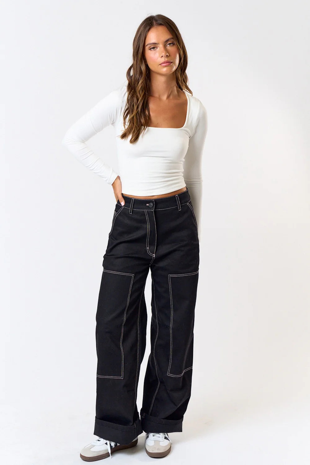 Pantalón Baggy con Costuras en Contraste
