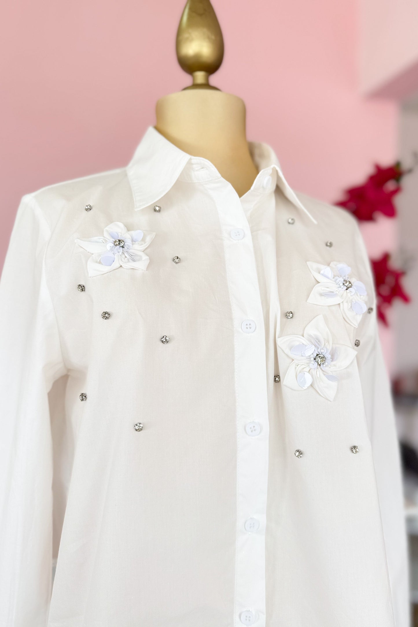 Camisa Blanca con Flores 3D y Cristales