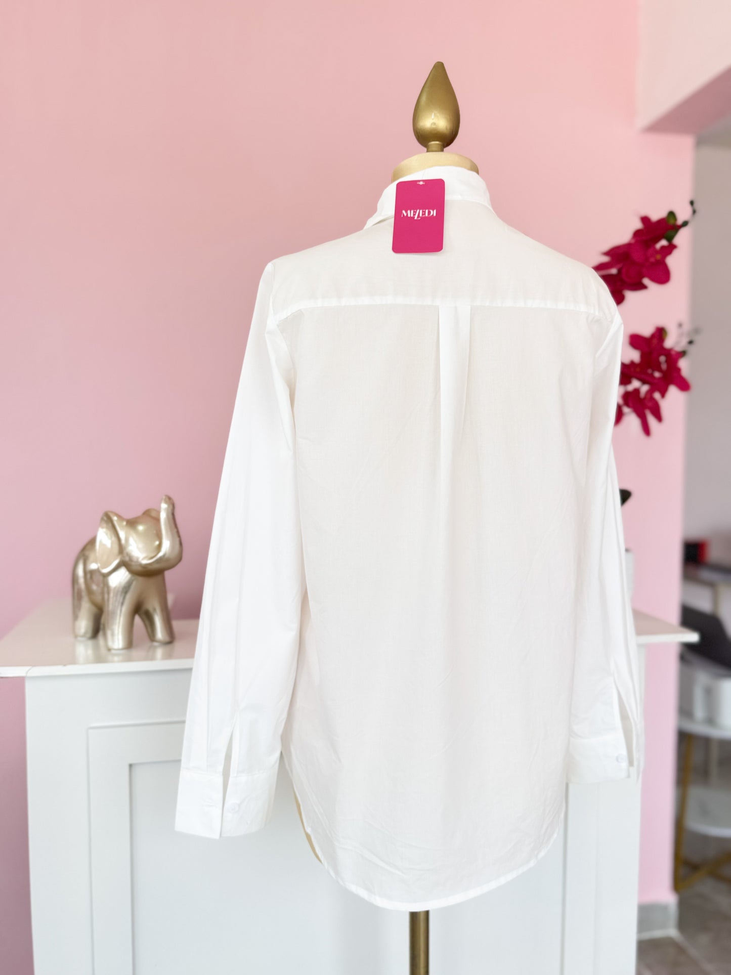 🌼 Camisa Blanca con Flores 3D y Cristales 🌼