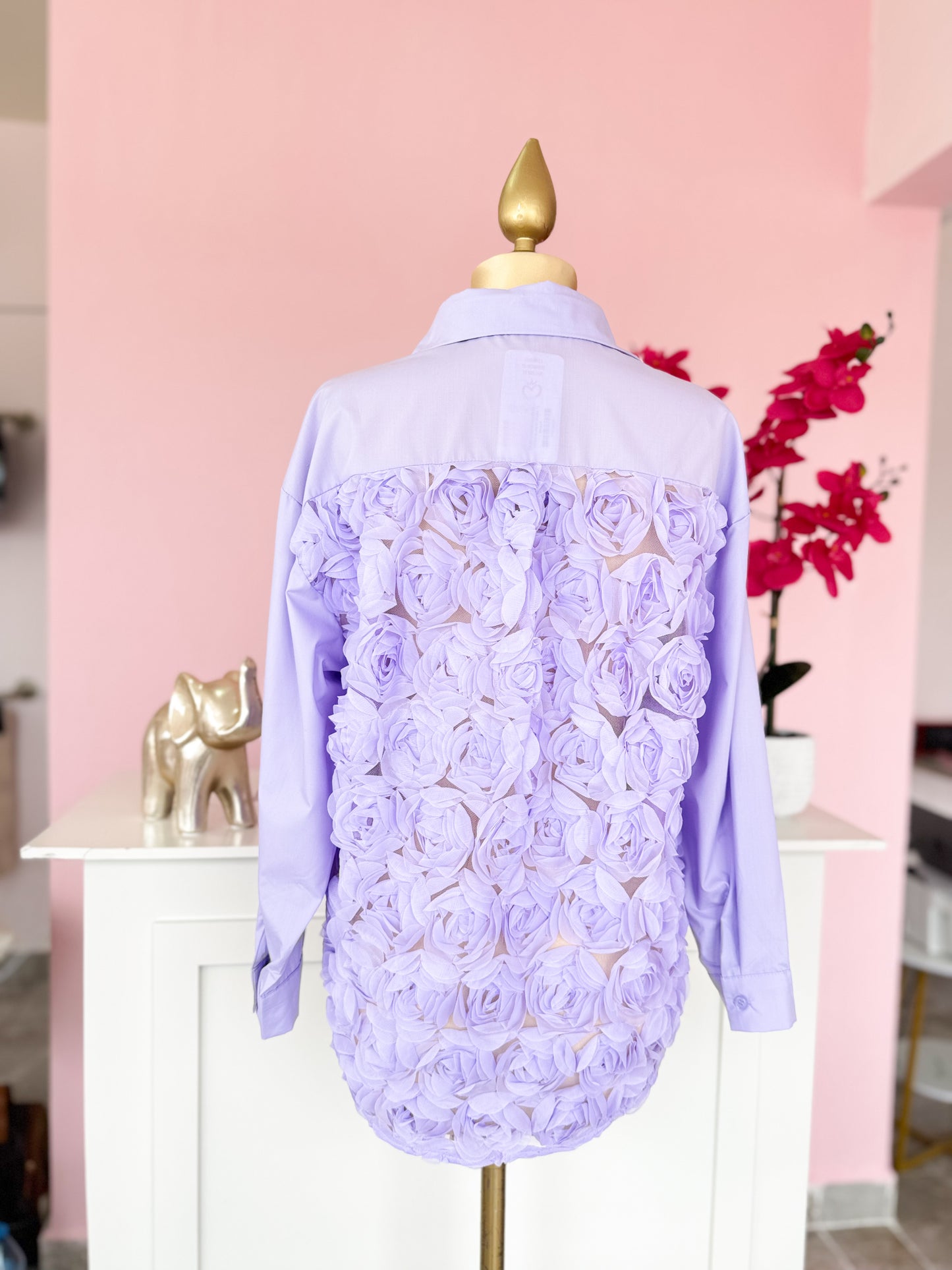Camisa Lila con Espalda de Rosas 3D