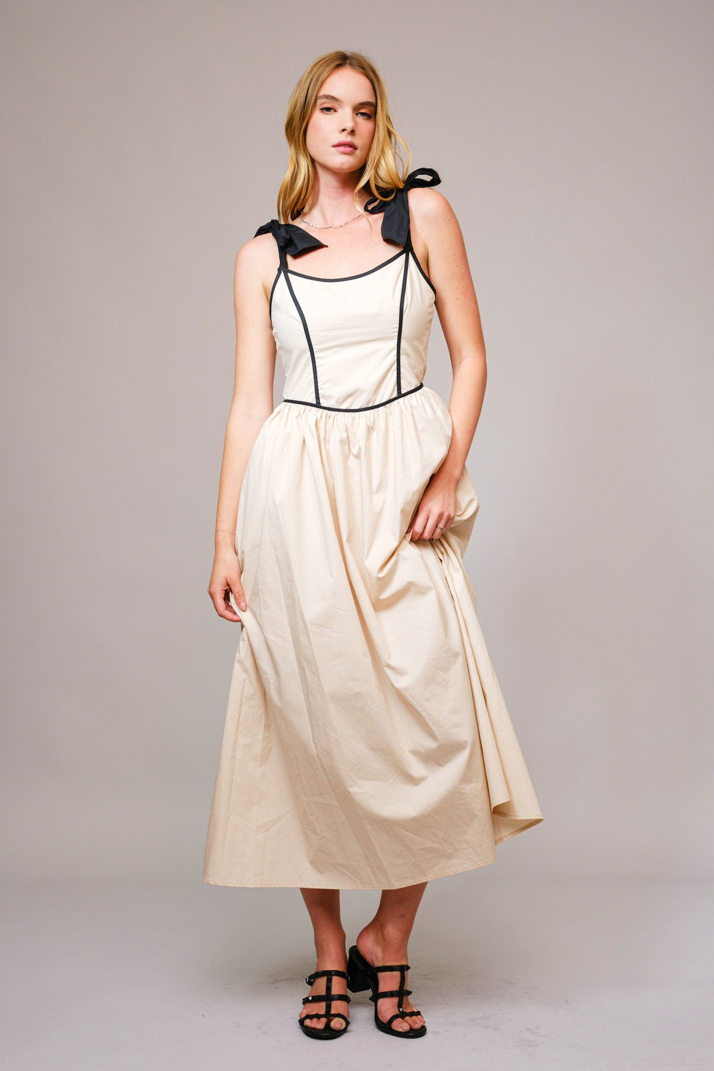 Vestido Midi Ivory con Lazos