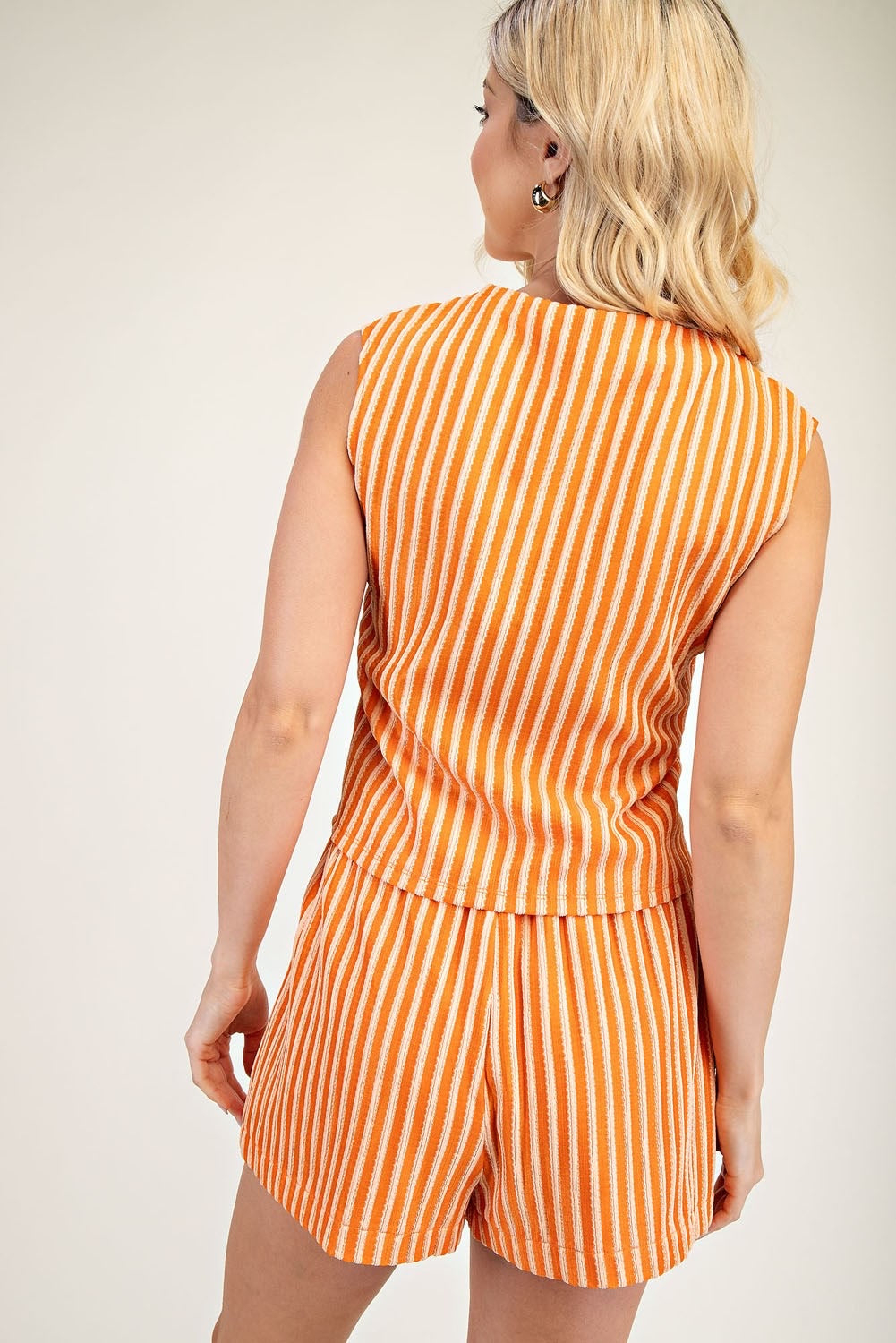 Top naranja vibrante de rayas