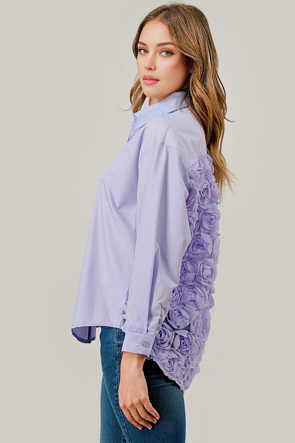 Camisa Lila con Espalda de Rosas 3D