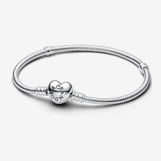 Brazalete Pandora Moments cadena de serpiente con broche de corazón
