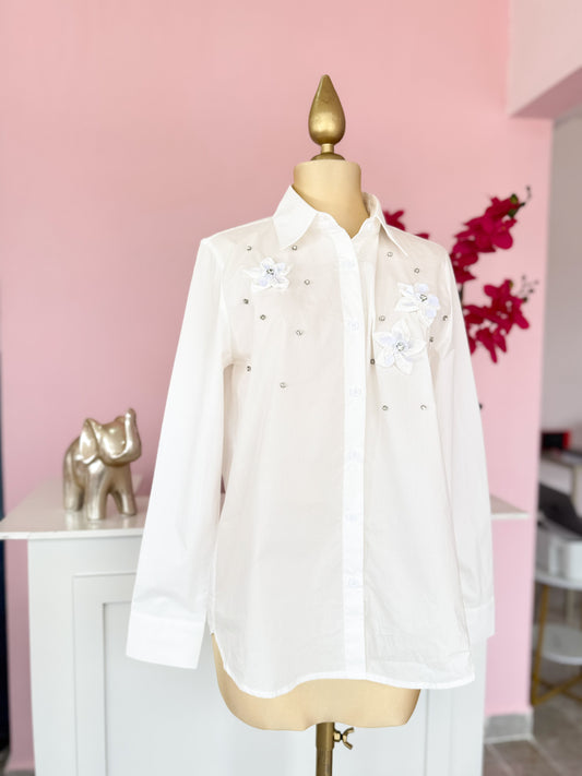 🌼 Camisa Blanca con Flores 3D y Cristales 🌼