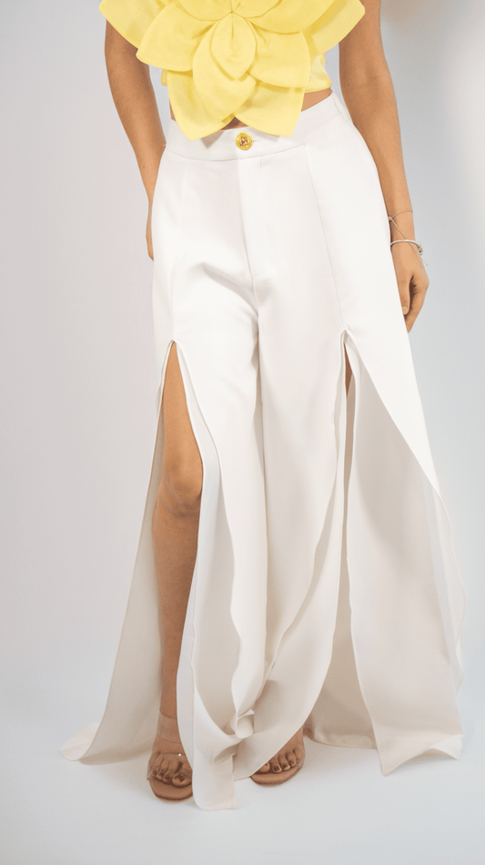 Pantalón blanco con aberturas frontales